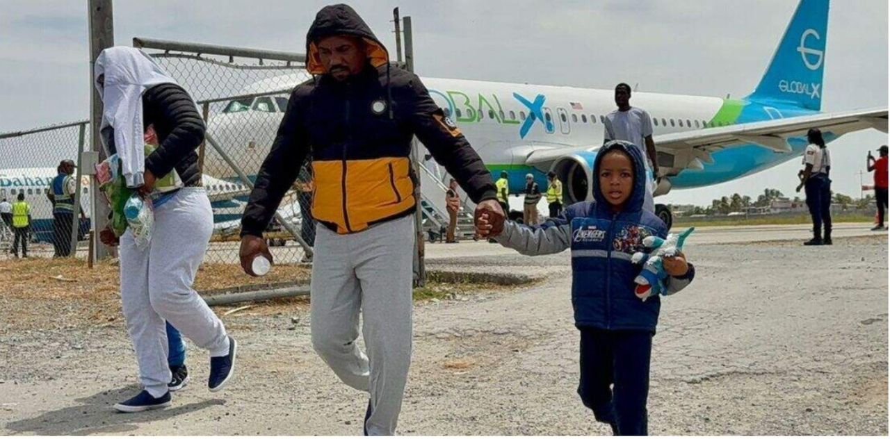 Des ressortissants haïtiens expulsés des États-Unis arrivent à Cap-Haïtien avec un enfant
